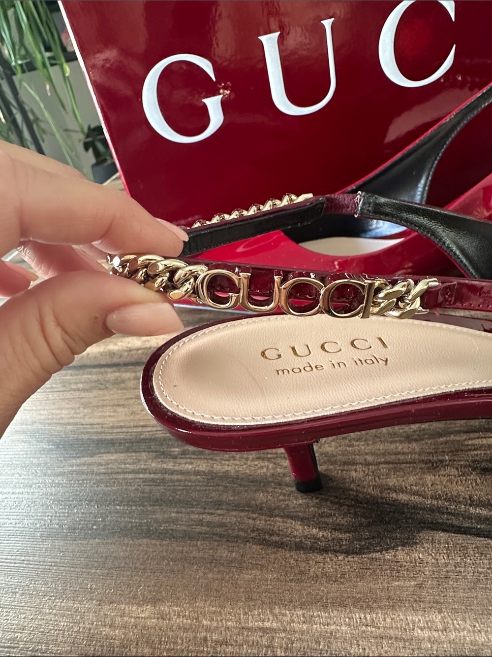 Gucci Signoria Burgundy Patent Leather Slingback Pumps with Gold Chain - Picture 2 of 10